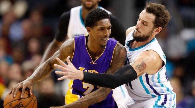 詹姆斯与中 詹姆斯与中